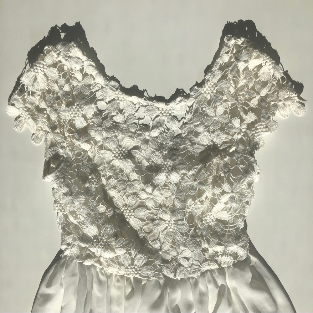 LIGHTWEIGHT FLOWER DRESS